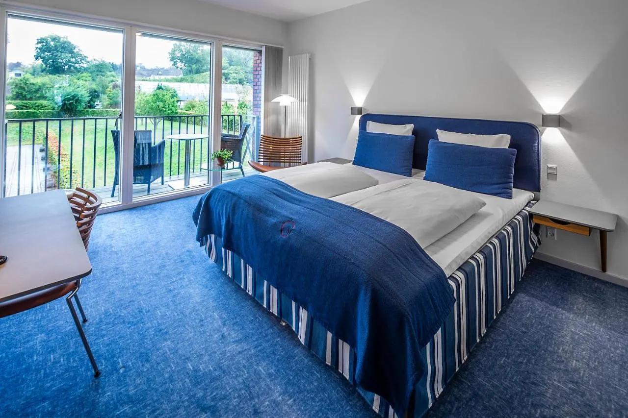 Molskroen Strandhotel Ebeltoft 3*,  Δανία